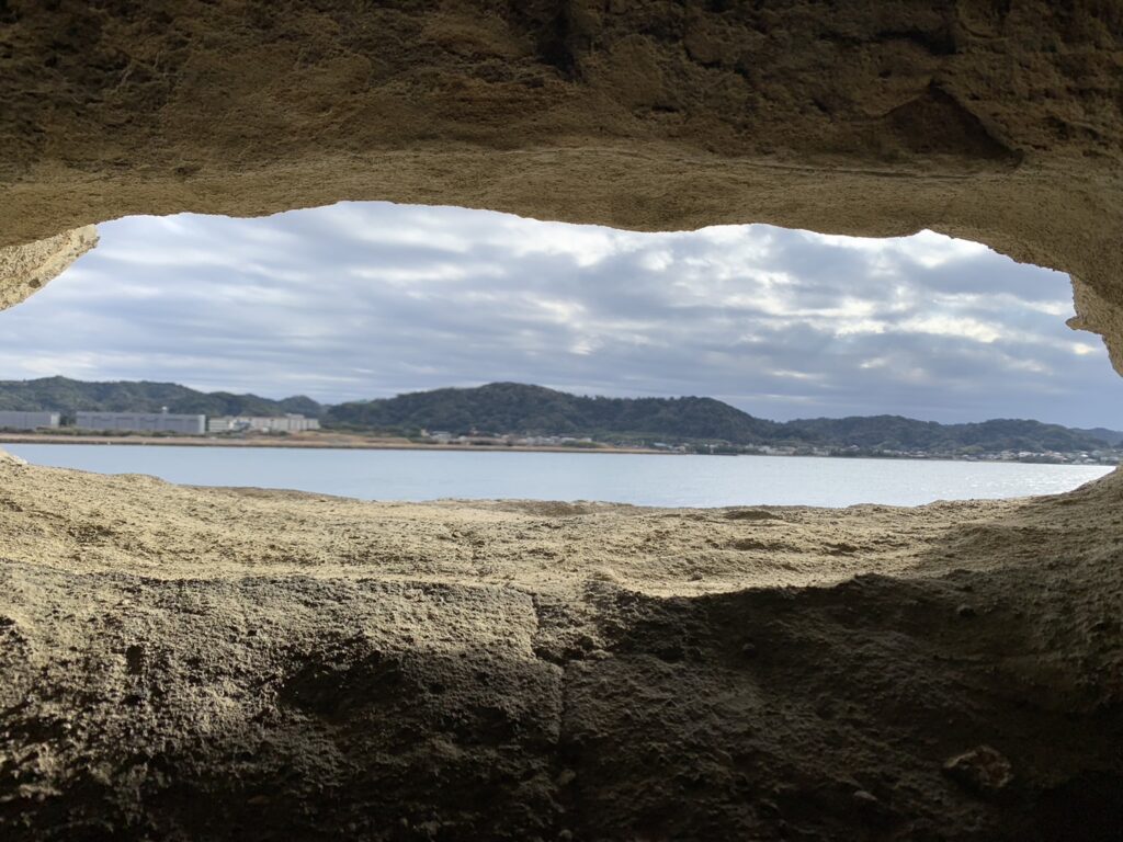 沖ノ島の洞窟